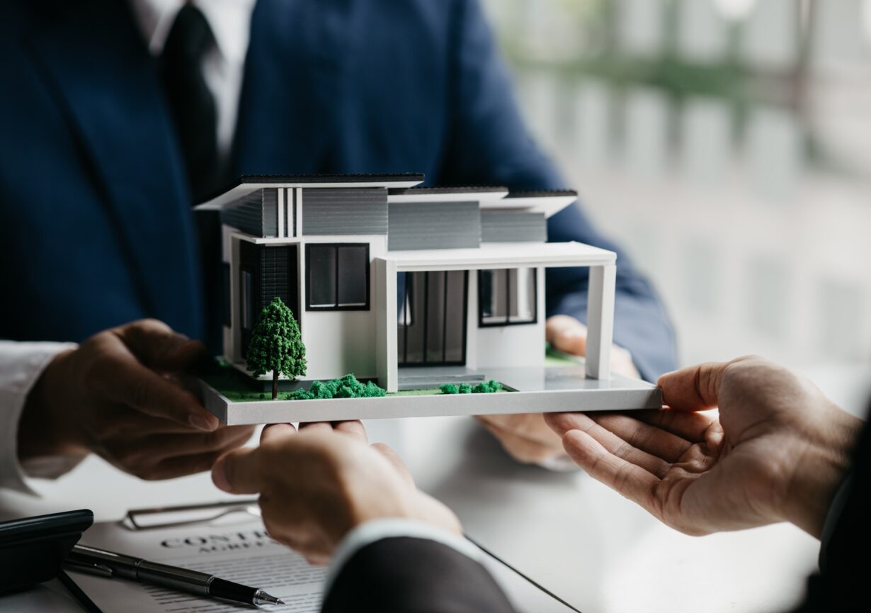 Real estate agents are carrying a housing model of the project.